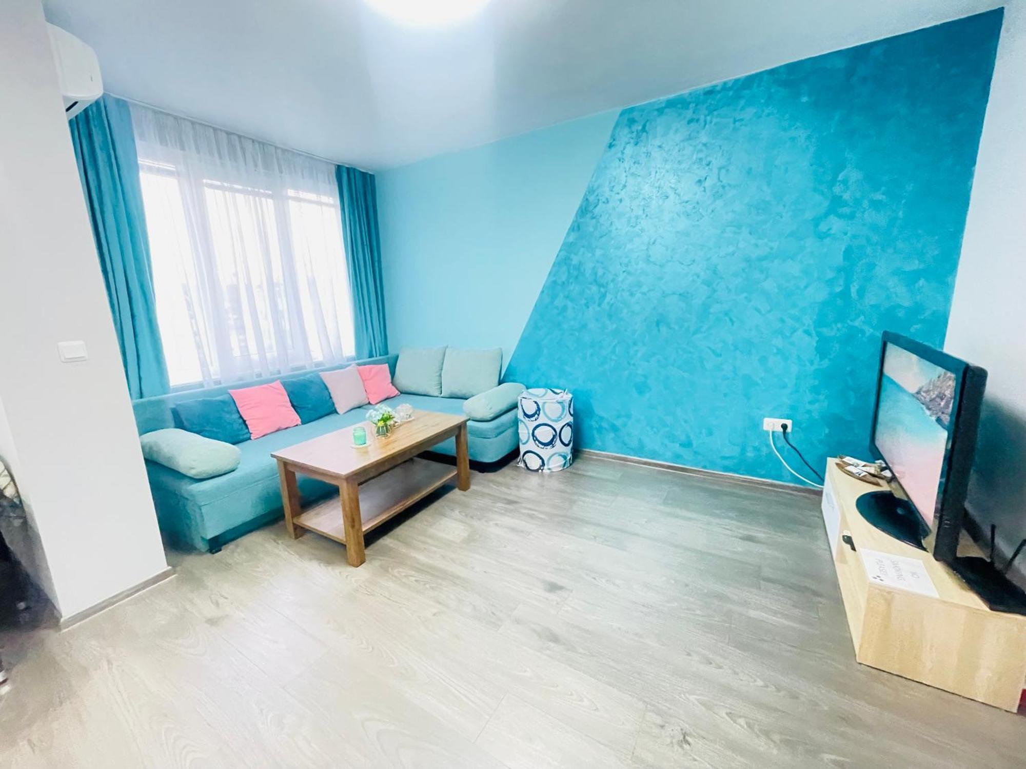 By The Sea - With Free Parking Daire *